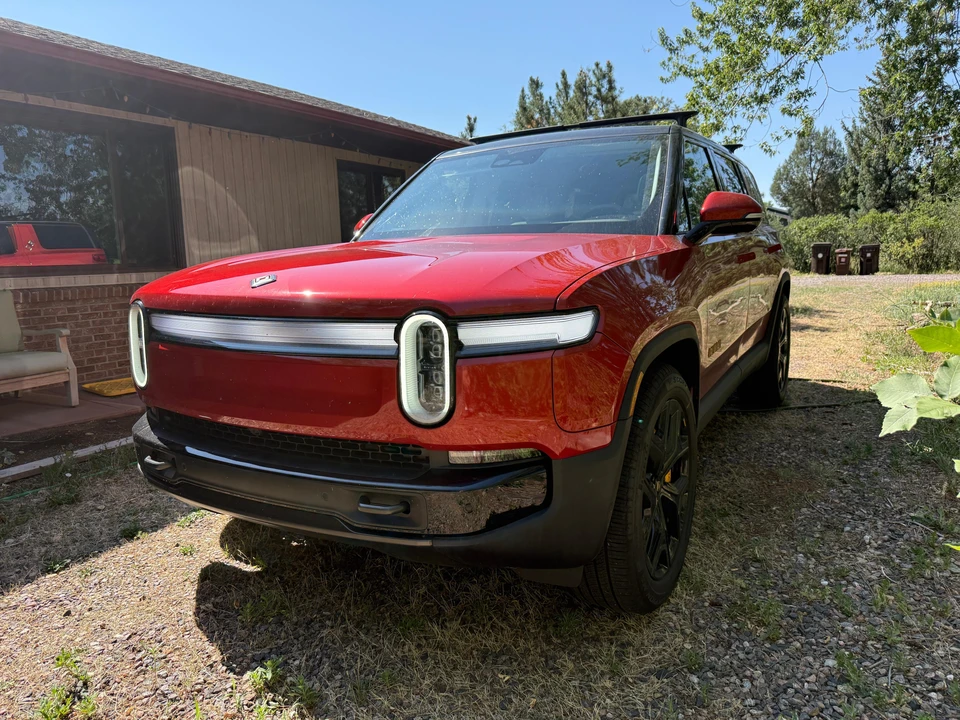 2026 Rivian R1S - Image 7 of 31