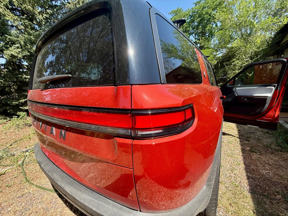 2026 Rivian R1S - Image 16 of 31