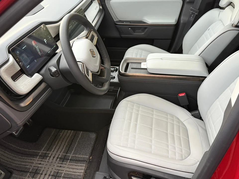 2026 Rivian R1S - Image 27 of 31