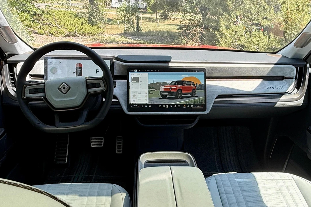 2026 Rivian R1S - Image 23 of 31