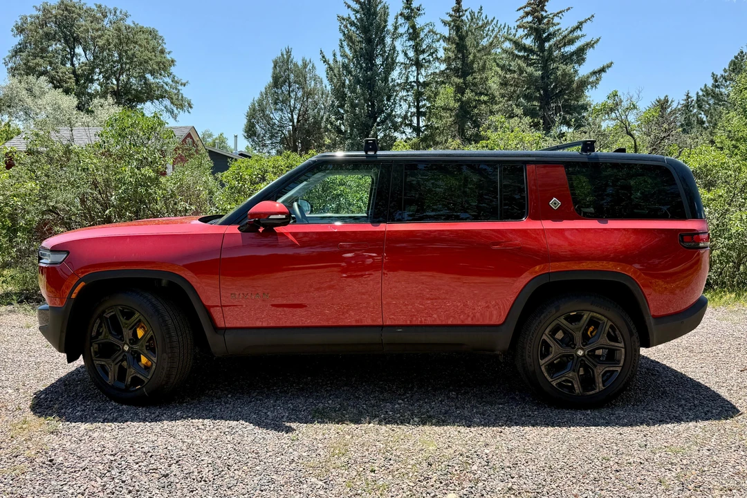 2026 Rivian R1S - Image 3 of 31