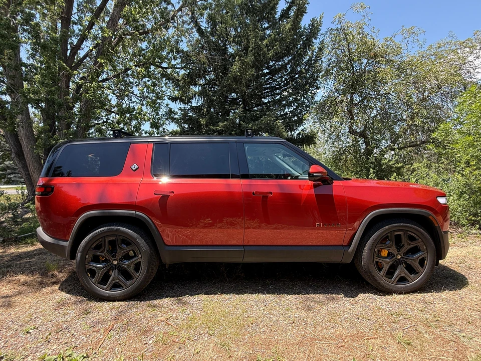 2026 Rivian R1S - Image 11 of 31