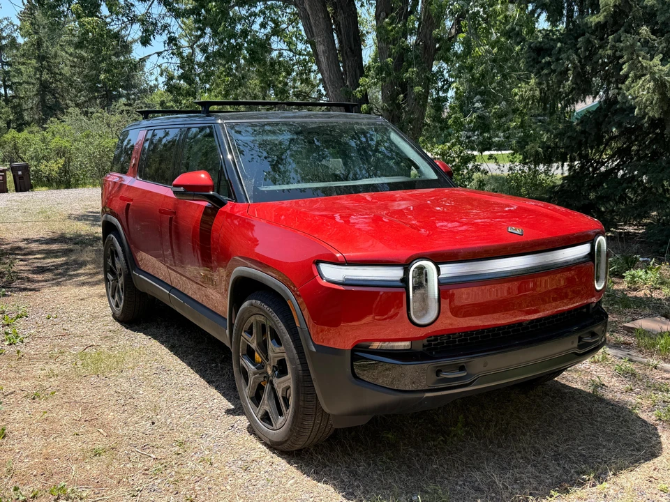 2026 Rivian R1S - Image 12 of 31