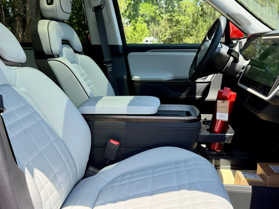 2026 Rivian R1S - Image 29 of 31