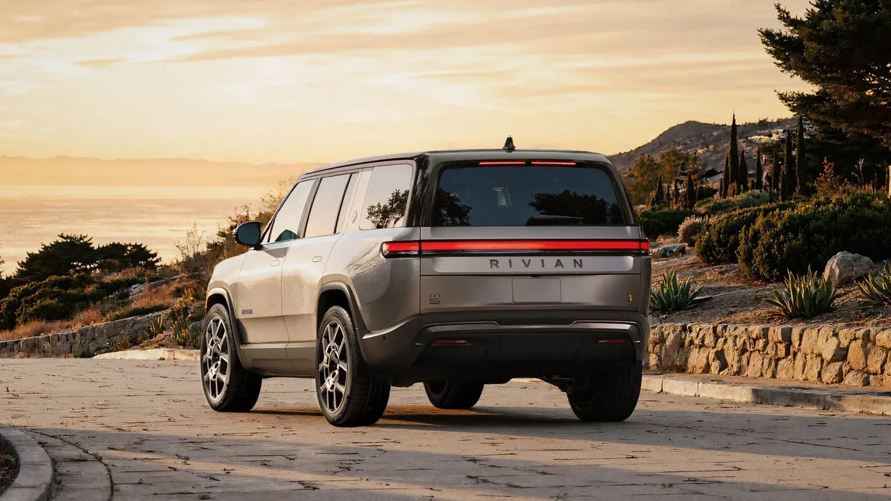 2026 Rivian R1S - Image 3 of 4