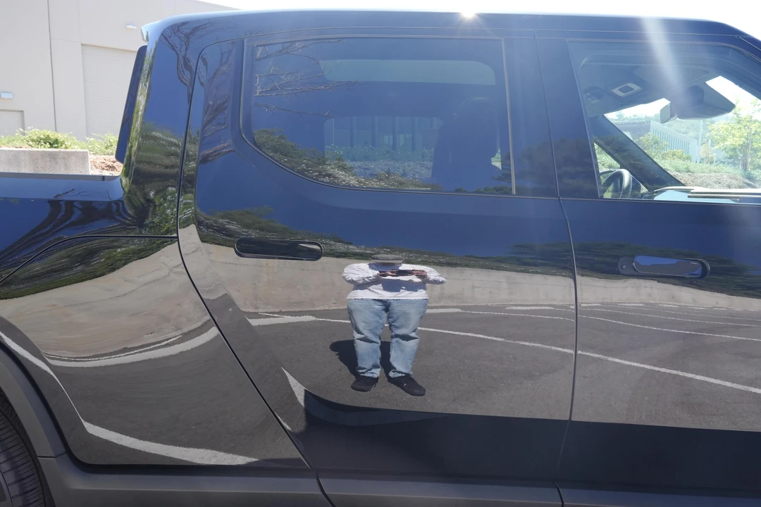 2026 Rivian R1T - Image 28 of 31