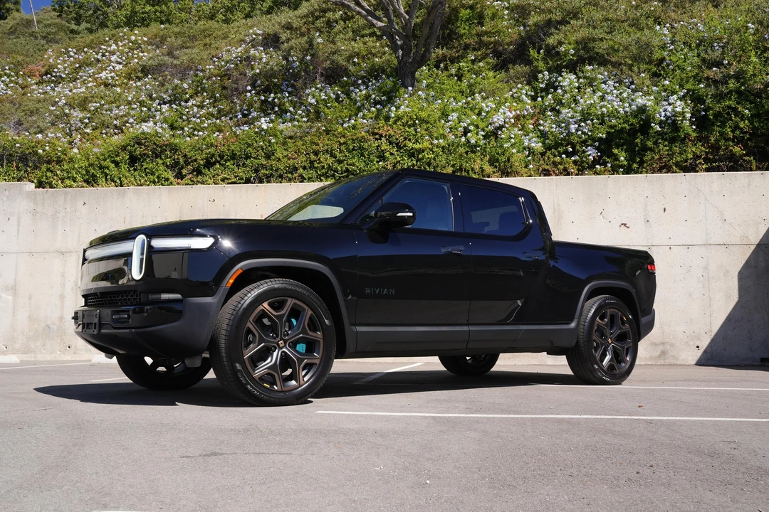 2026 Rivian R1T - Image 10 of 31