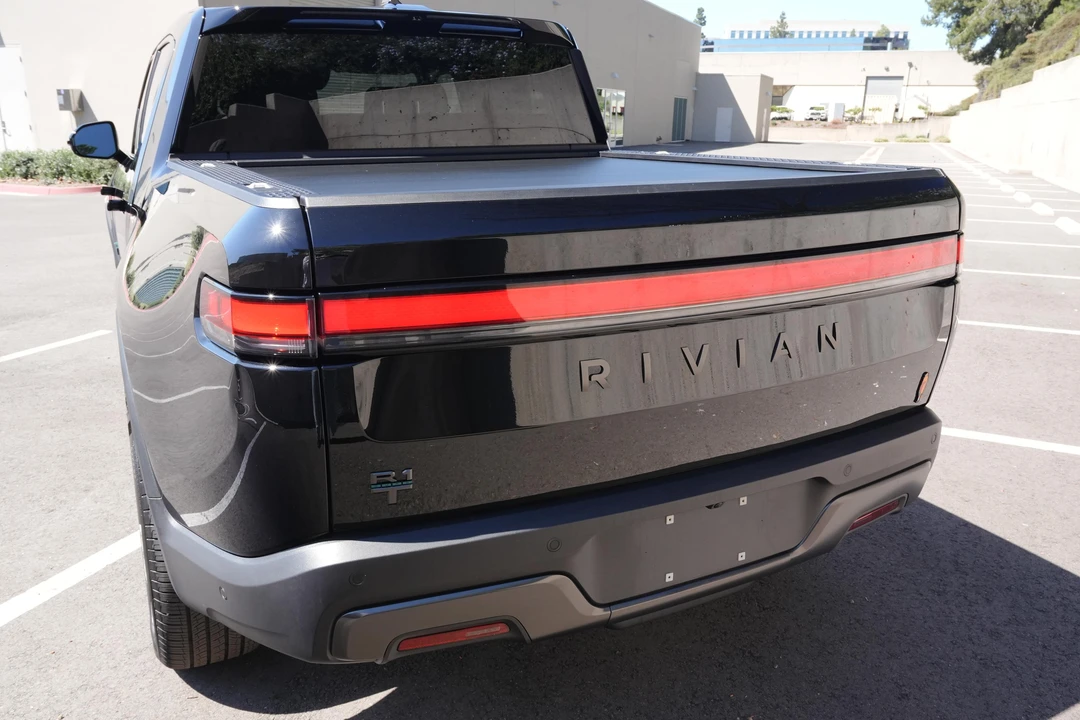 2026 Rivian R1T - Image 24 of 31
