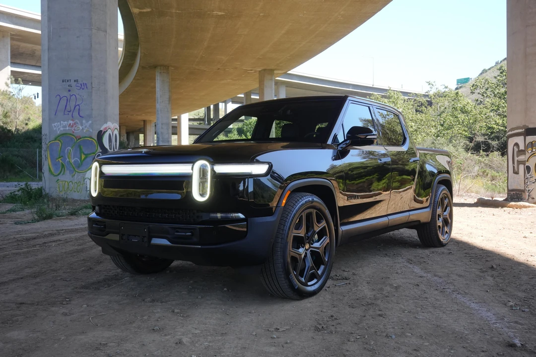 2026 Rivian R1T - Image 8 of 31