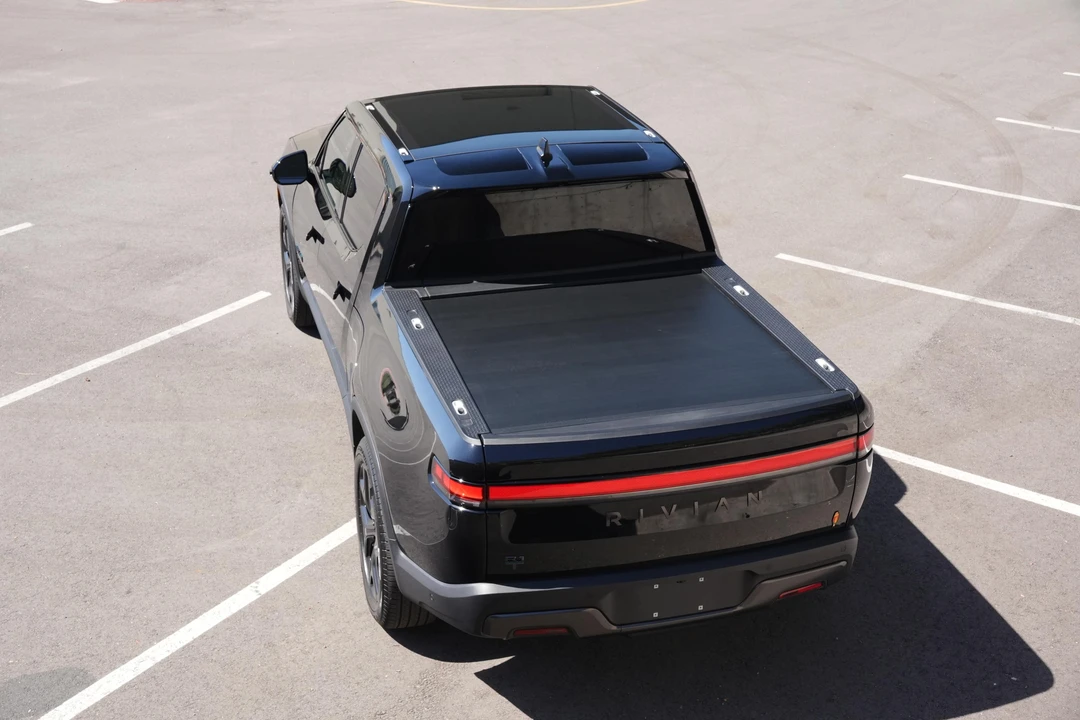 2026 Rivian R1T - Image 14 of 31
