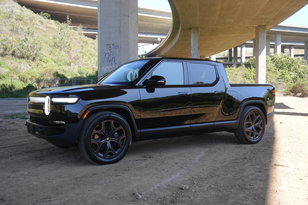 2026 Rivian R1T - Image 11 of 31