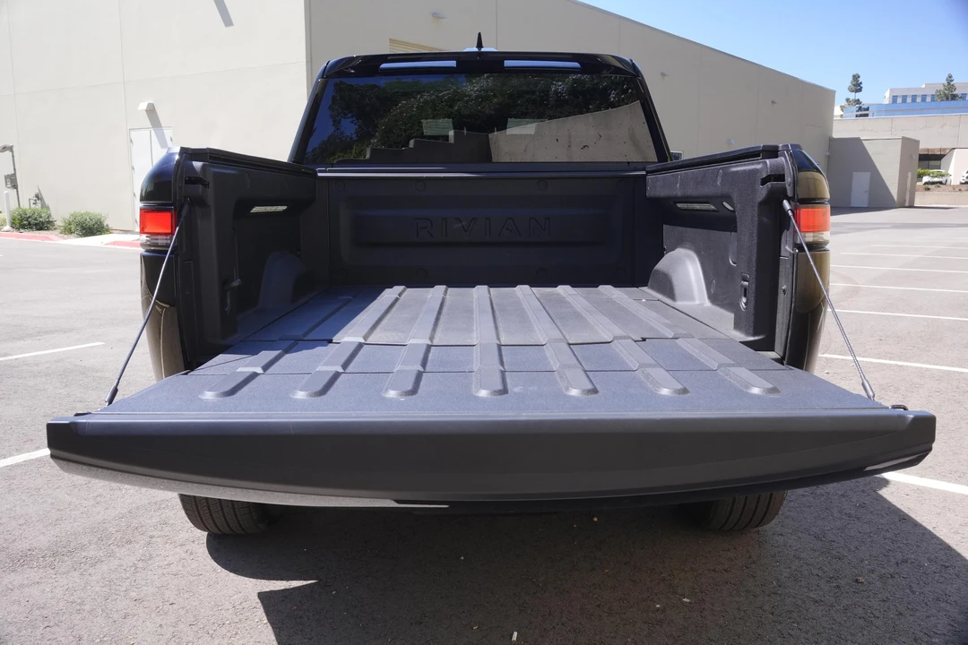 2026 Rivian R1T - Image 16 of 31