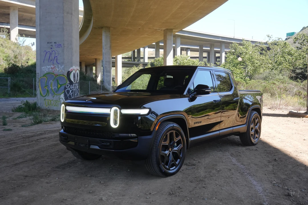 2026 Rivian R1T - Image 9 of 31