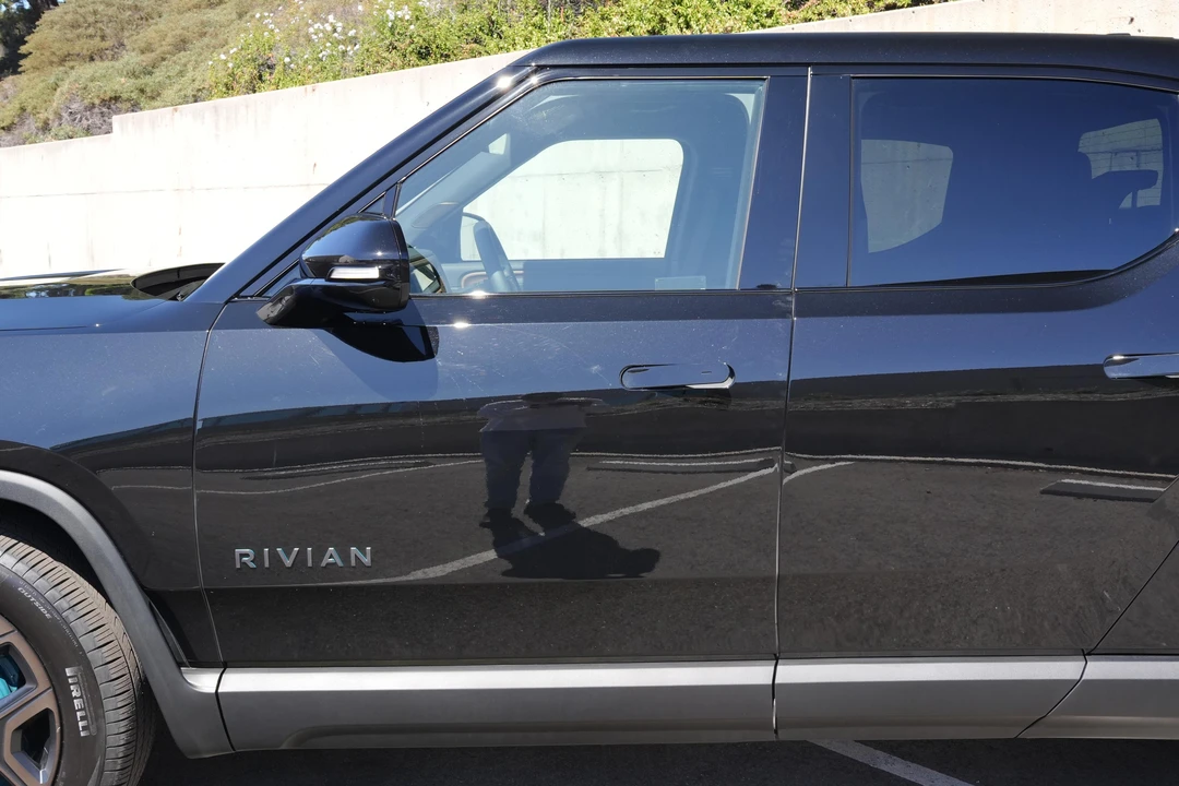 2026 Rivian R1T - Image 21 of 31