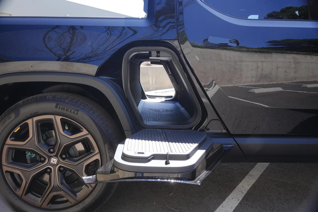 2026 Rivian R1T - Image 29 of 31