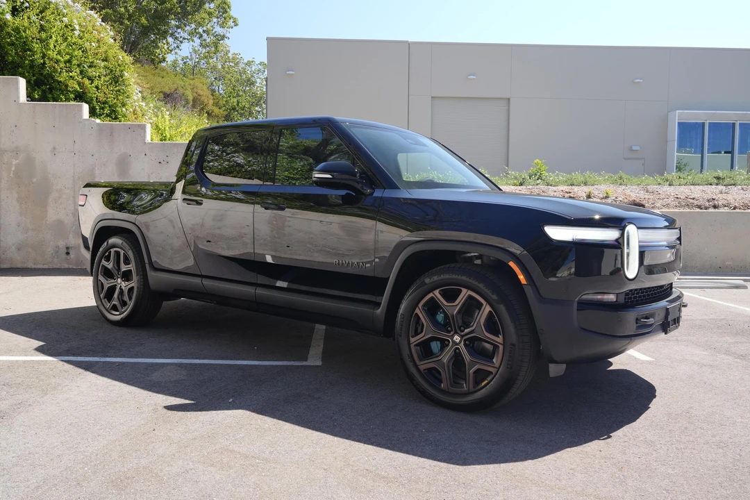 2026 Rivian R1T - Image 18 of 31