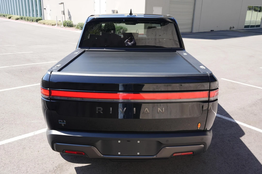 2026 Rivian R1T - Image 5 of 31