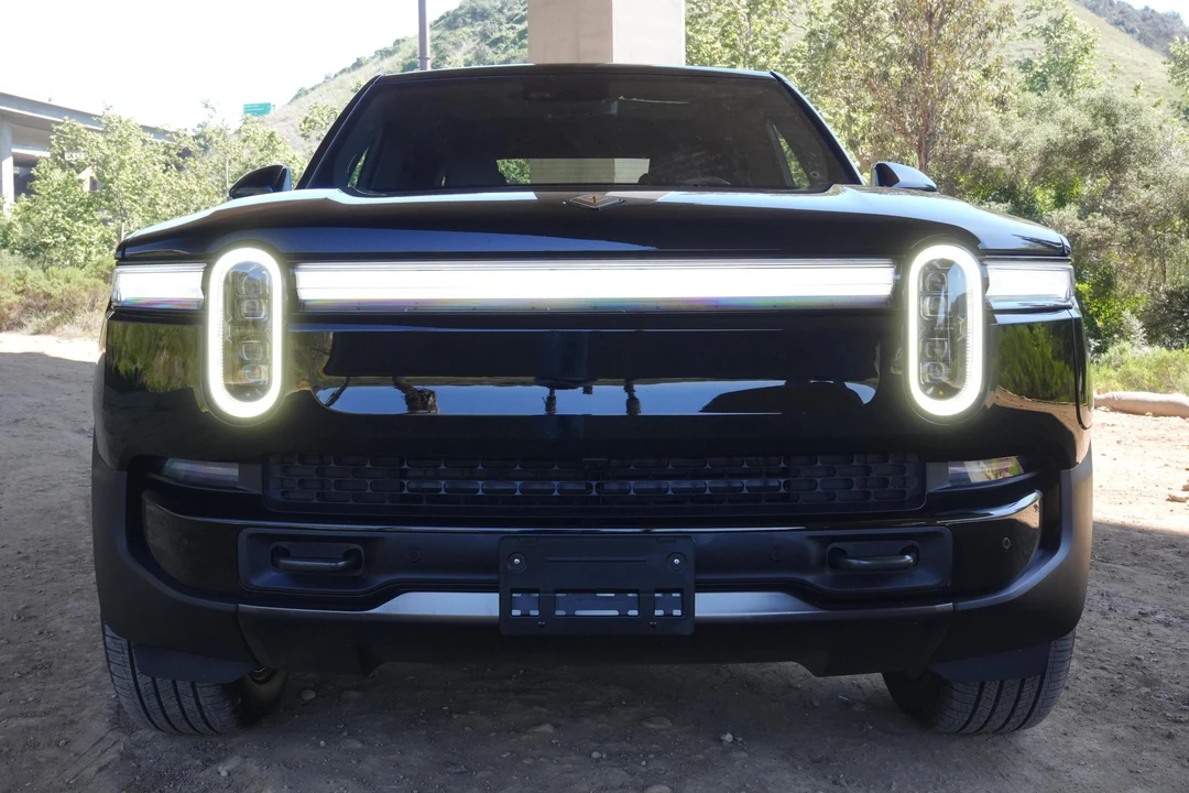 2026 Rivian R1T - Image 2 of 31