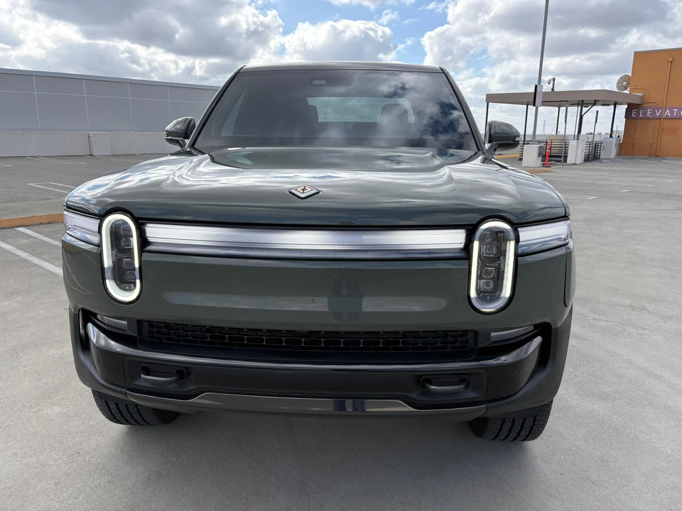 2026 Rivian R1T - Image 14 of 31