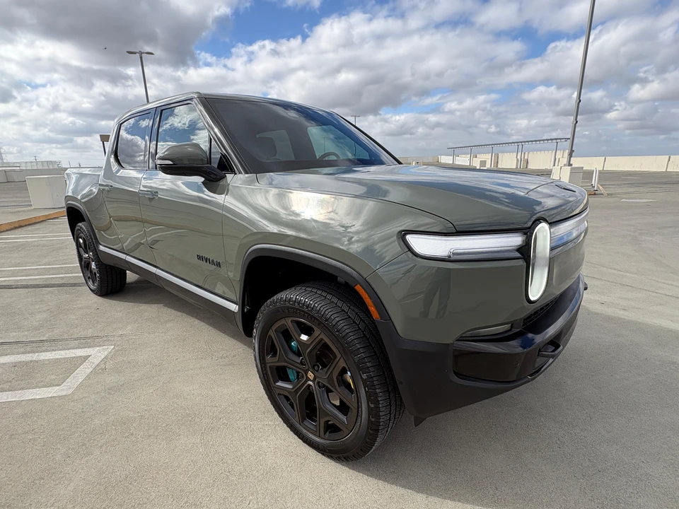 2026 Rivian R1T - Image 26 of 31