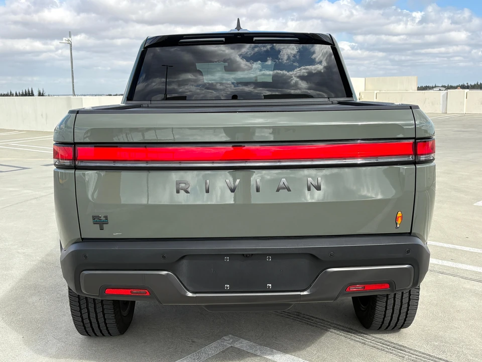 2026 Rivian R1T - Image 22 of 31