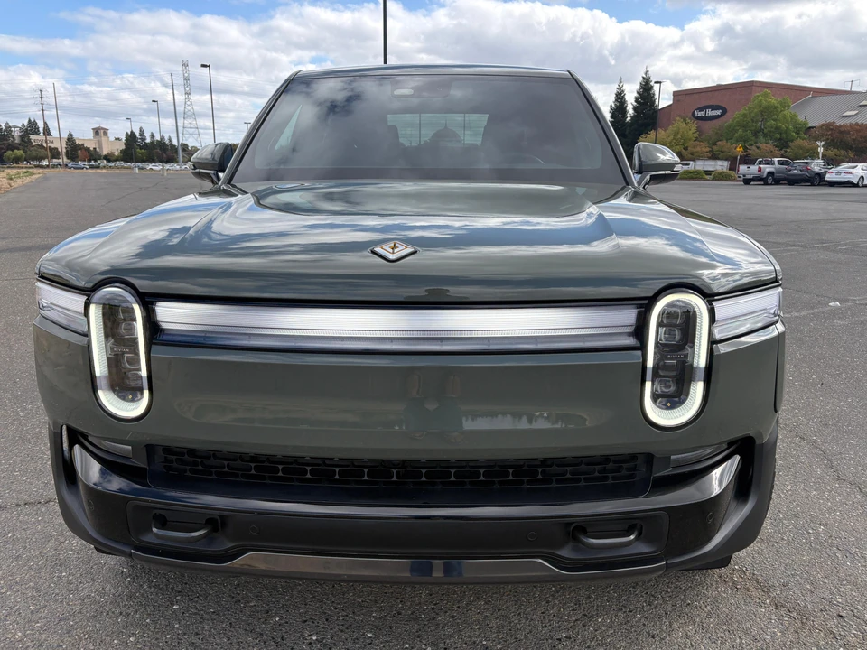 2026 Rivian R1T - Image 7 of 31