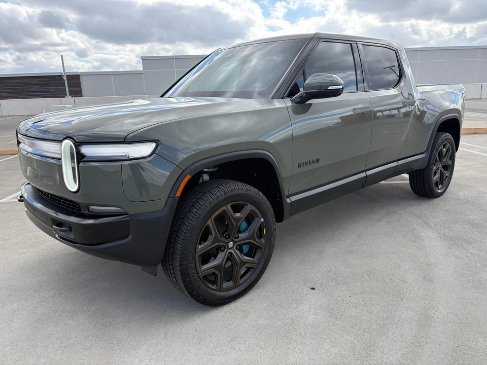 2026 Rivian R1T - Image 16 of 31
