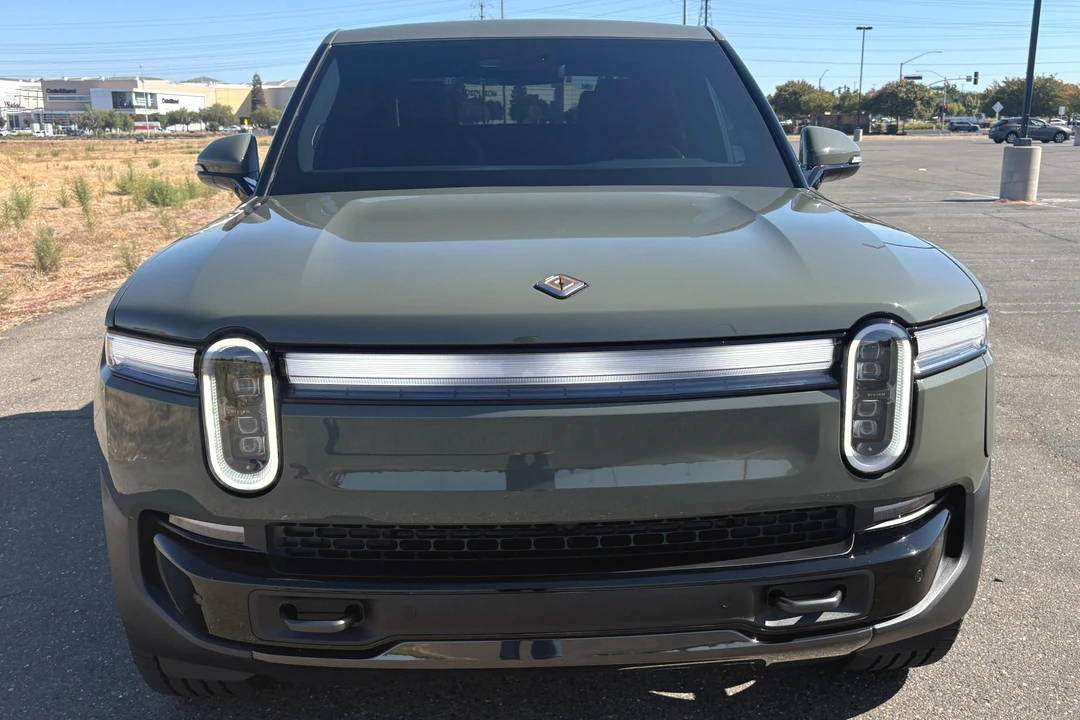 2026 Rivian R1T - Image 2 of 31