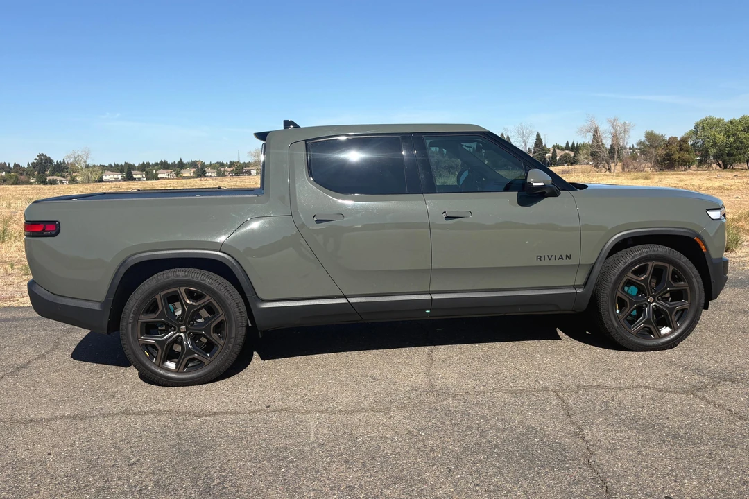 2026 Rivian R1T - Image 3 of 31