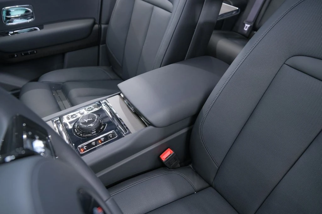 2026 Rolls-Royce Cullinan - Image 28 of 31