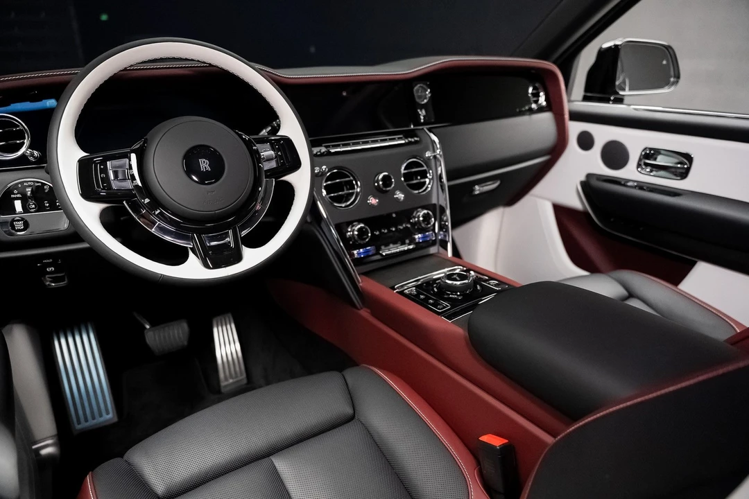 2026 Rolls-Royce Cullinan - Image 2 of 12