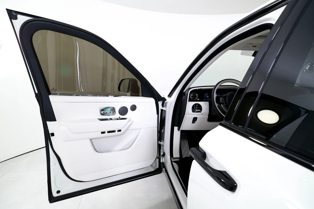 2026 Rolls-Royce Cullinan - Image 11 of 12