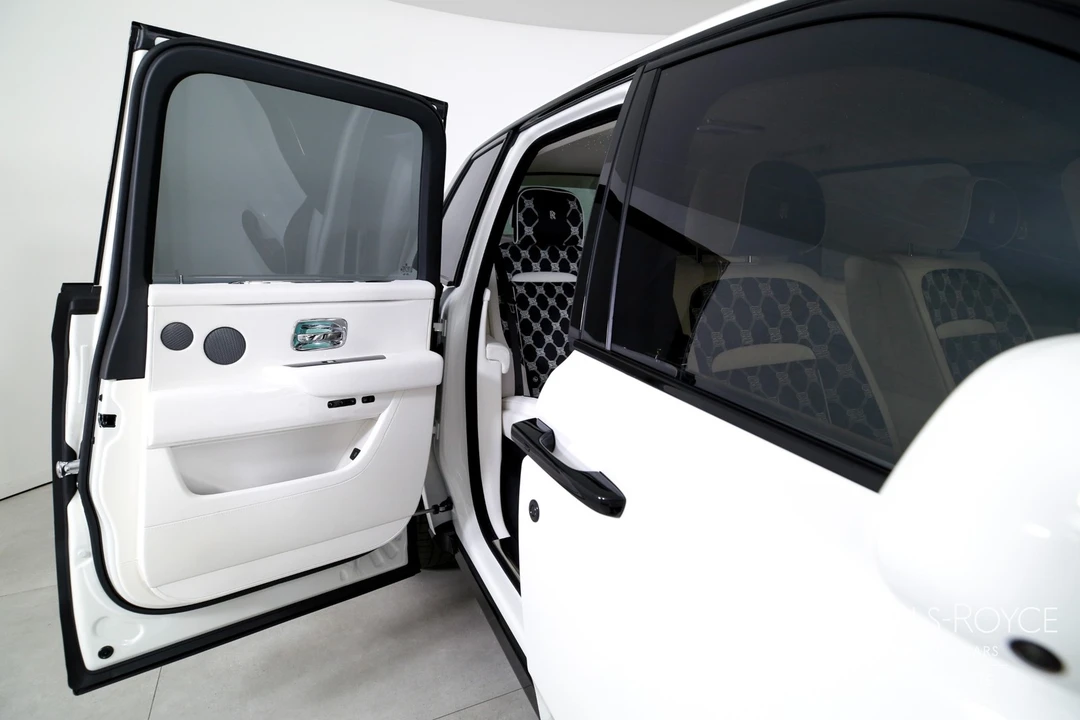 2026 Rolls-Royce Cullinan - Image 30 of 31