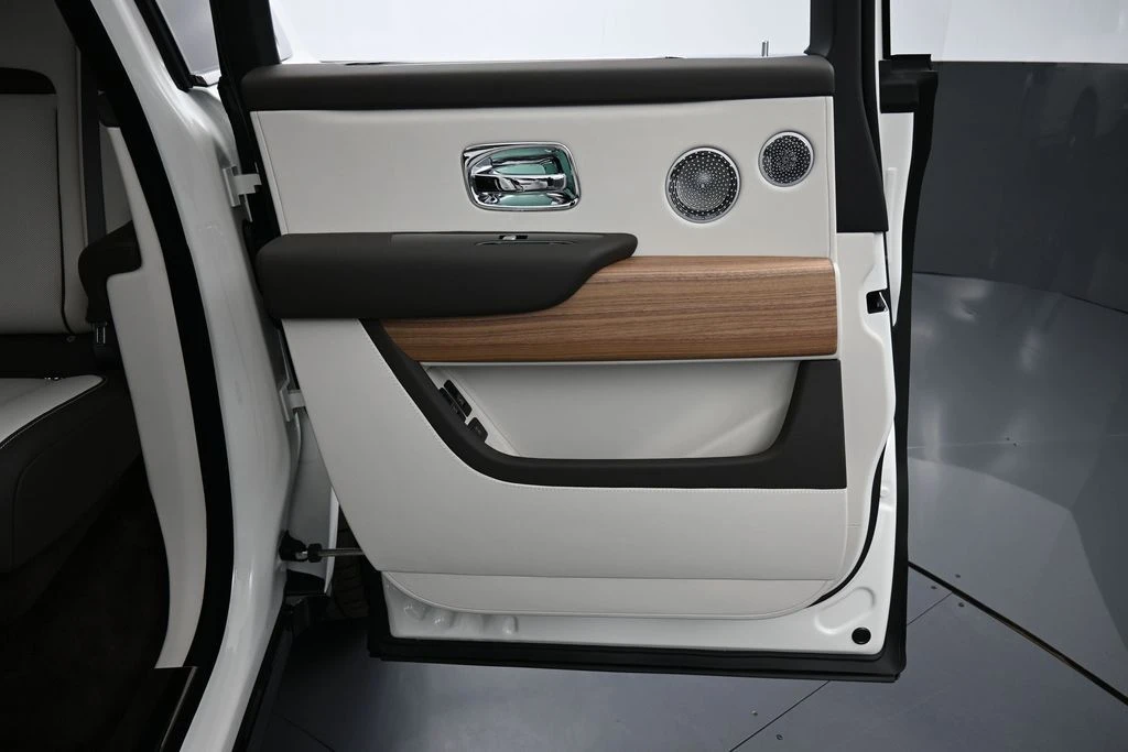 2026 Rolls-Royce Cullinan - Image 23 of 31