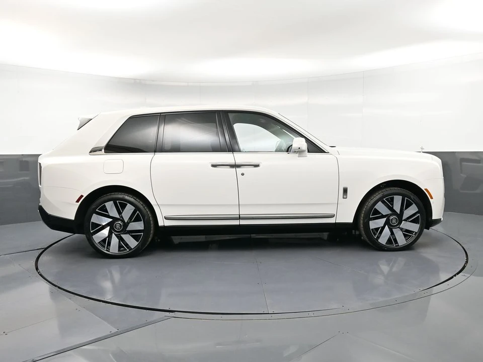 2026 Rolls-Royce Cullinan - Image 9 of 31
