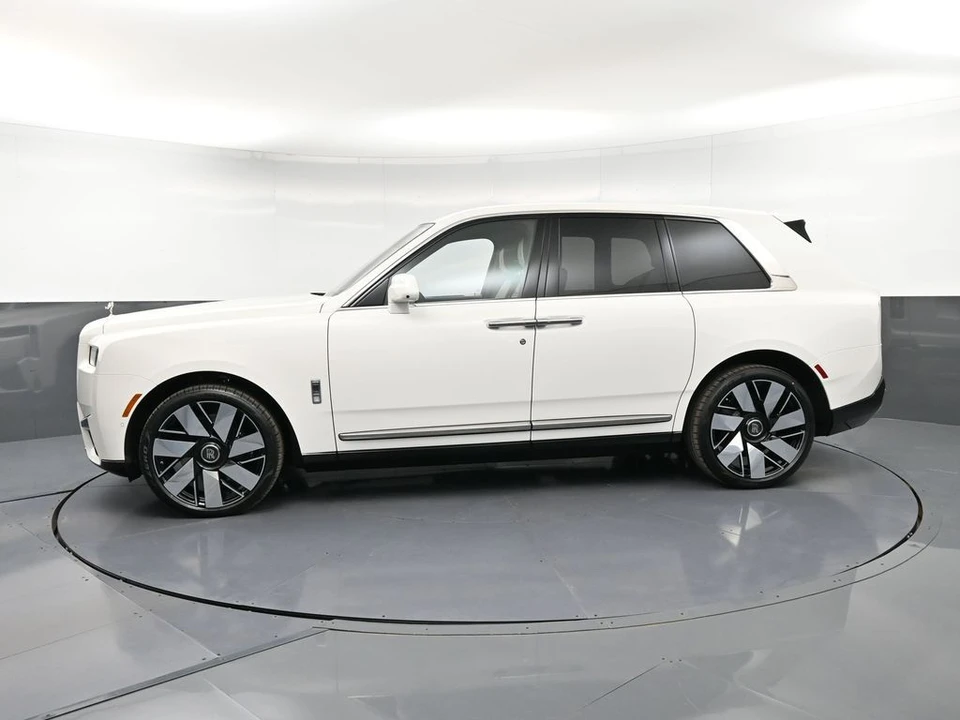 2026 Rolls-Royce Cullinan - Image 2 of 31