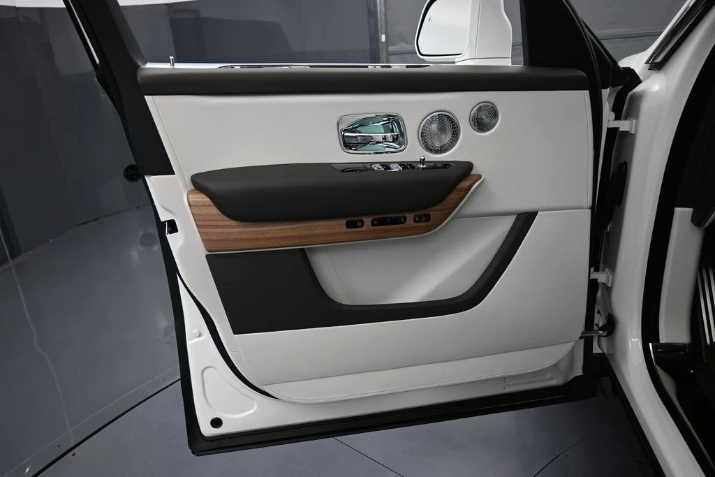 2026 Rolls-Royce Cullinan - Image 15 of 31