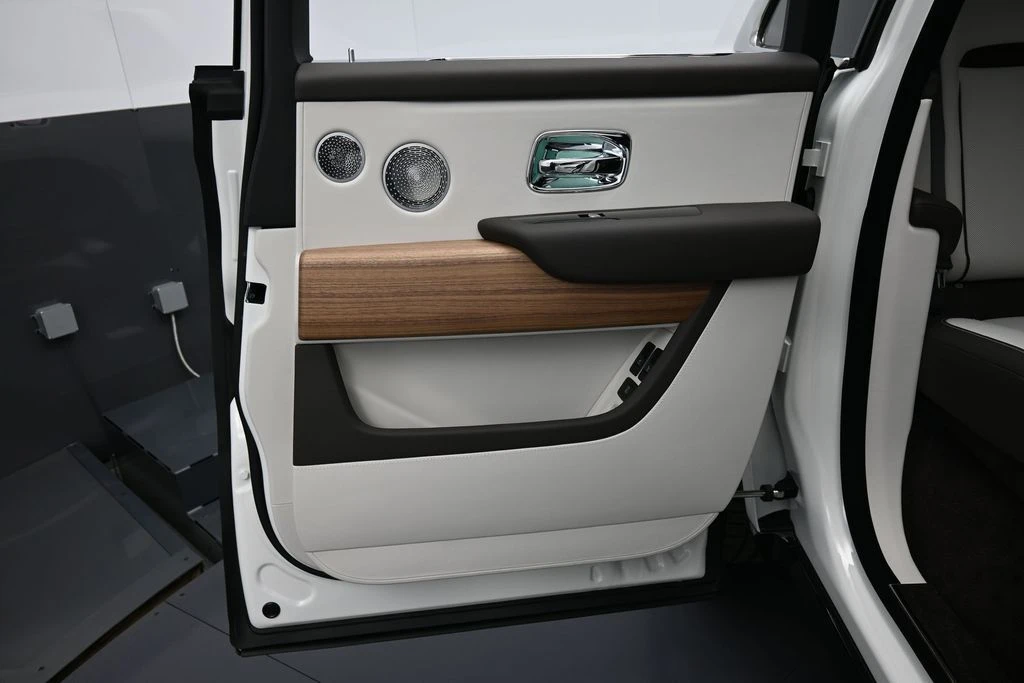 2026 Rolls-Royce Cullinan - Image 27 of 31