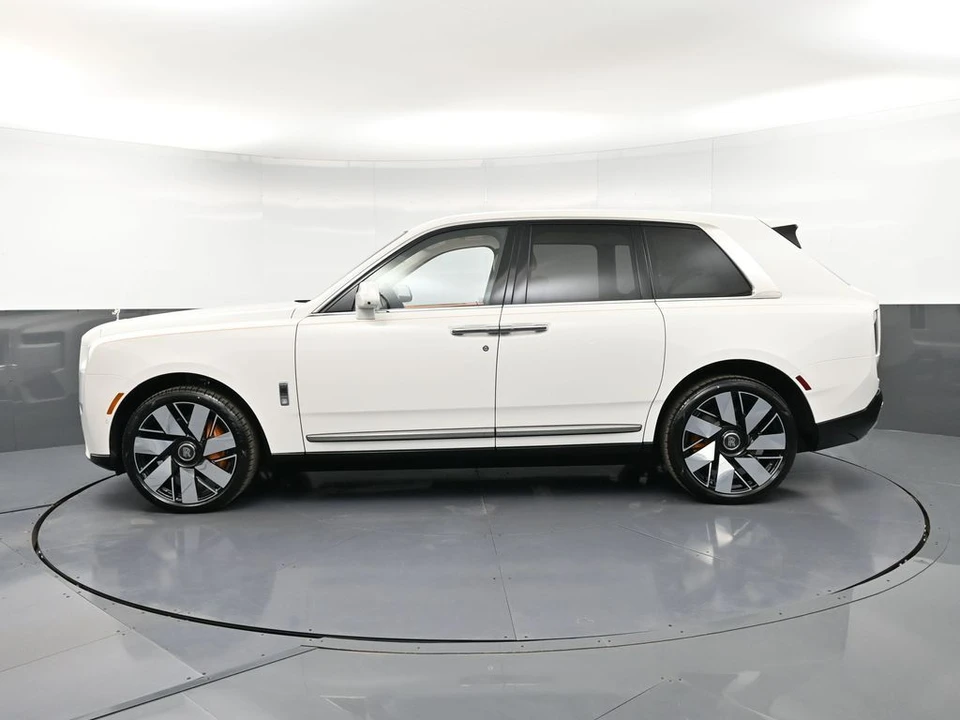 2026 Rolls-Royce Cullinan - Image 2 of 31