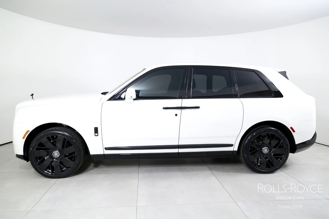 2026 Rolls-Royce Cullinan - Image 3 of 31