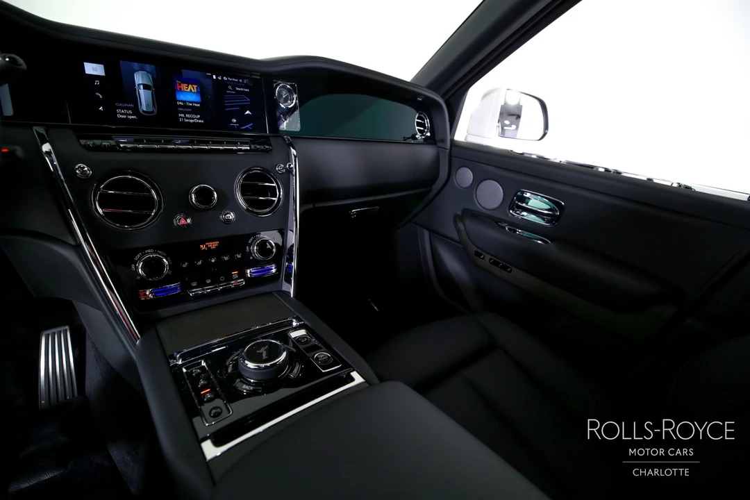 2026 Rolls-Royce Cullinan - Image 16 of 31