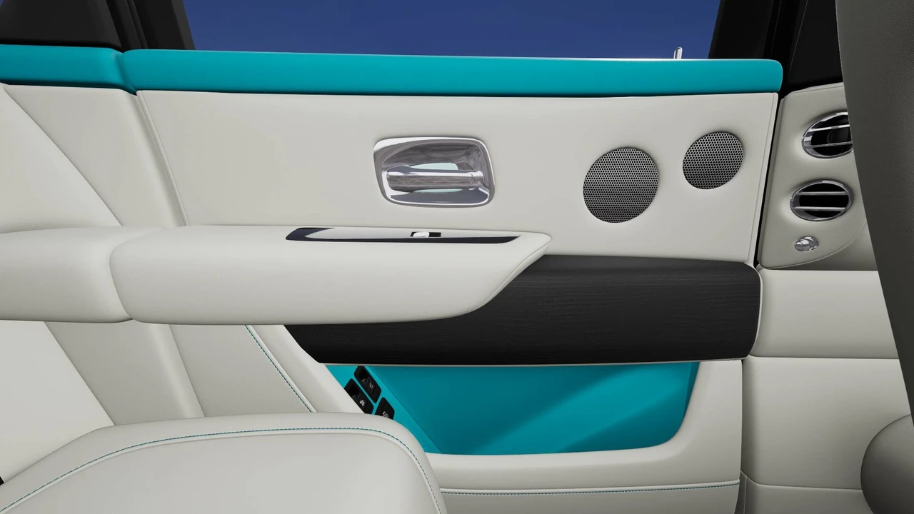 2026 Rolls-Royce Cullinan - Image 12 of 15