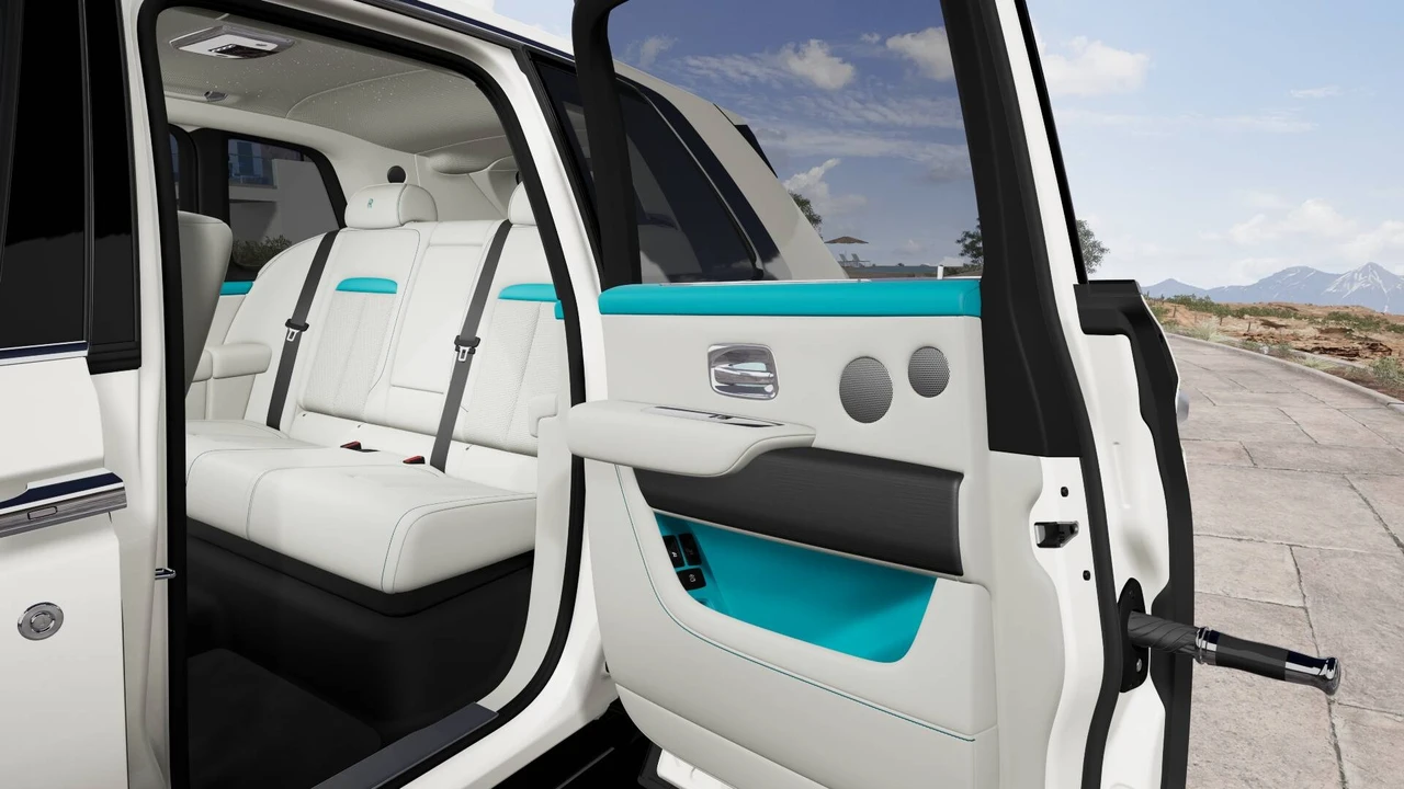 2026 Rolls-Royce Cullinan - Image 14 of 15