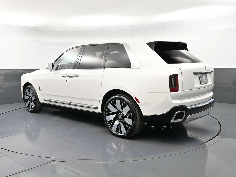 2026 Rolls-Royce Cullinan - Image 3 of 31