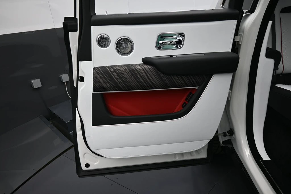 2026 Rolls-Royce Cullinan - Image 27 of 31
