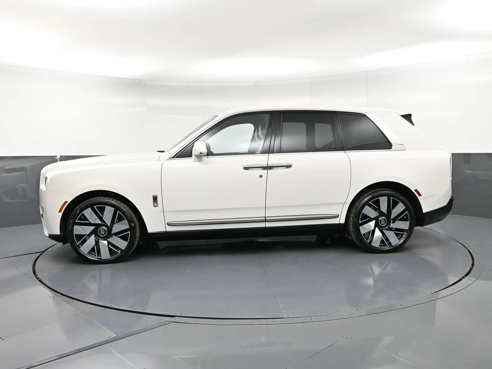 2026 Rolls-Royce Cullinan - Image 2 of 31