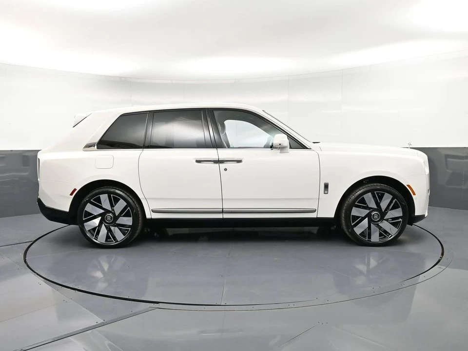 2026 Rolls-Royce Cullinan - Image 9 of 31