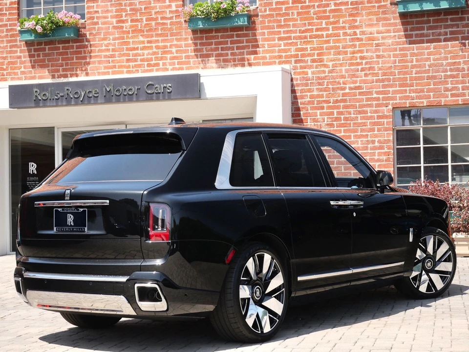 2026 Rolls-Royce Cullinan - Image 2 of 31