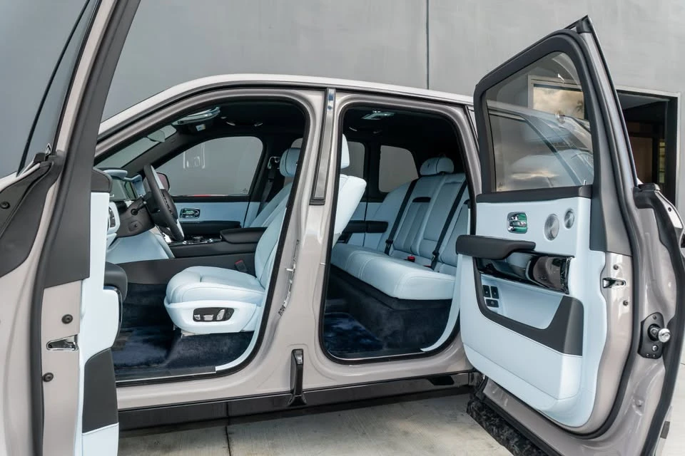 2026 Rolls-Royce Cullinan - Image 9 of 20