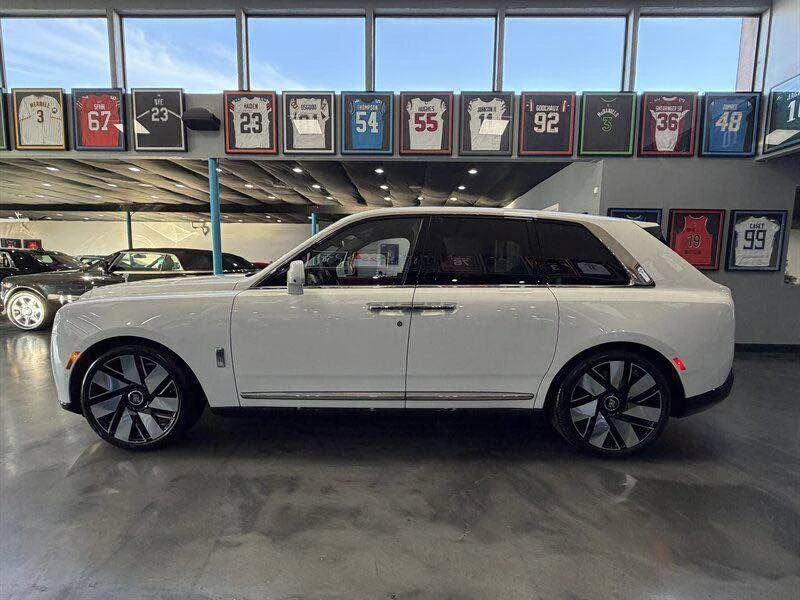 2026 Rolls-Royce Cullinan - Image 4 of 9